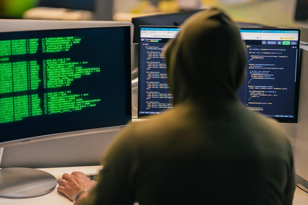 https://uwaga24.pl/falszywy-glos-prawdziwe-straty-nowa-era-cyberatakow/