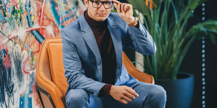 19 lat i miliard wyświetleń. Julian Heller zbudował firmę szybciej niż większość zaczyna studia