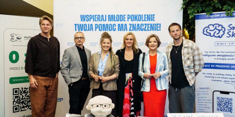 Sztuka niesie pomoc – Artyści dla Młodego Pokolenia na jubileuszowej Konferencji WallStreet 30 w Karpaczu - Aktualności sztuka-niesie-pomoc-artysci-dla-mlodego-pokolenia-na-jubileuszowej-konferencji-wallstreet-30-w-karpaczu